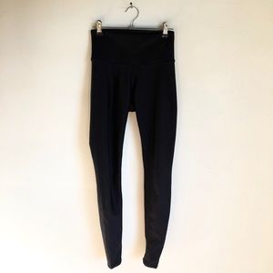 ALO Yoga High-Waisted Airbrush Leggings in Black